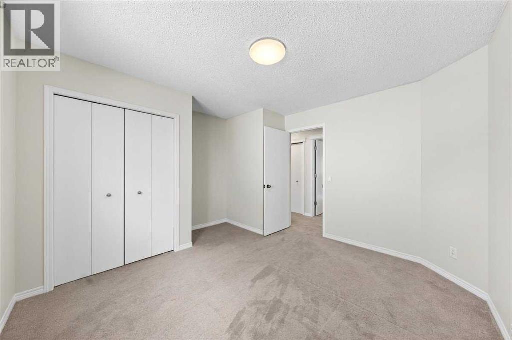 18 Cougarstone Bay SW — photo 30