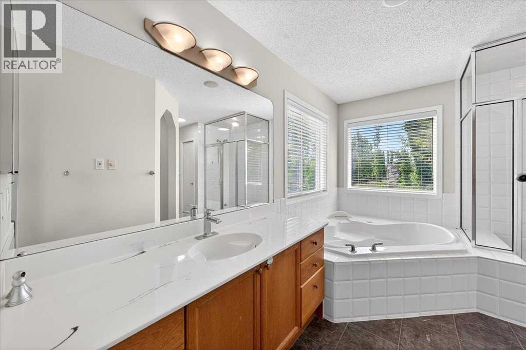 18 Cougarstone Bay SW — photo 36