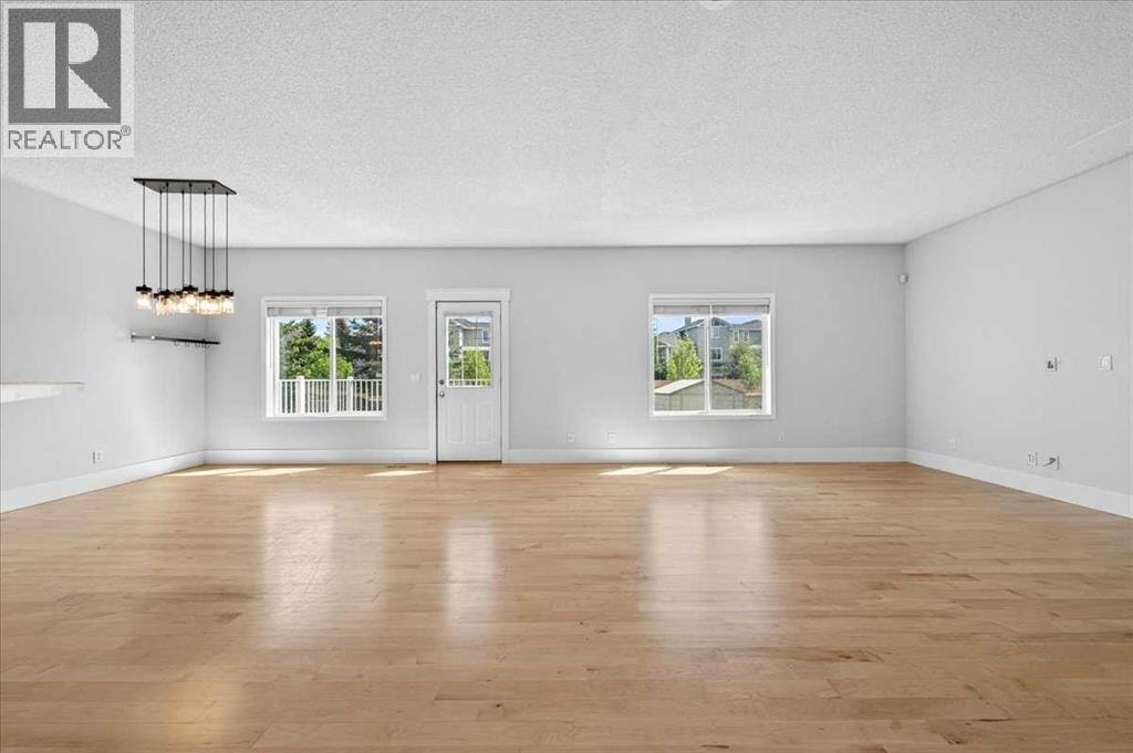 18 Cougarstone Bay SW — photo 9