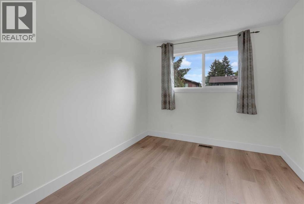 660 Queen Charlotte Drive SE — photo 16