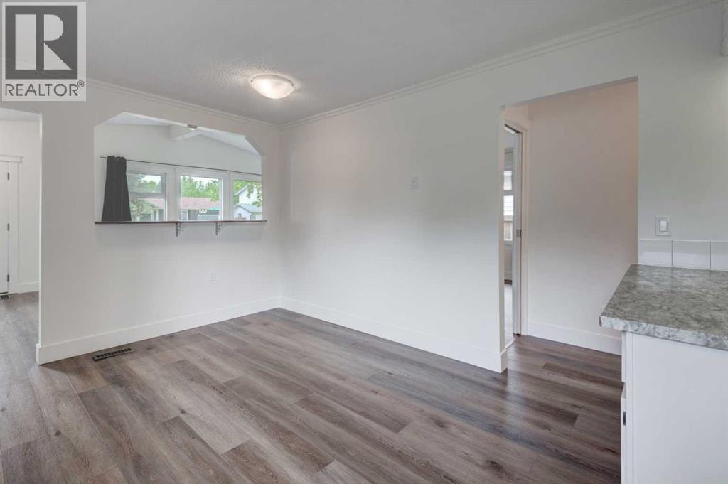 660 Queen Charlotte Drive SE — photo 12
