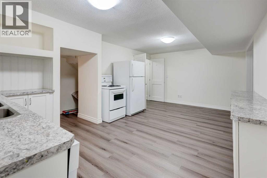 660 Queen Charlotte Drive SE — photo 22