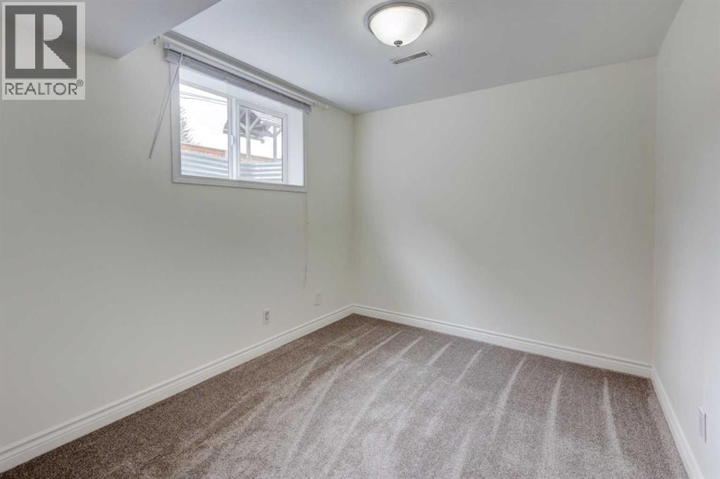 660 Queen Charlotte Drive SE — photo 29