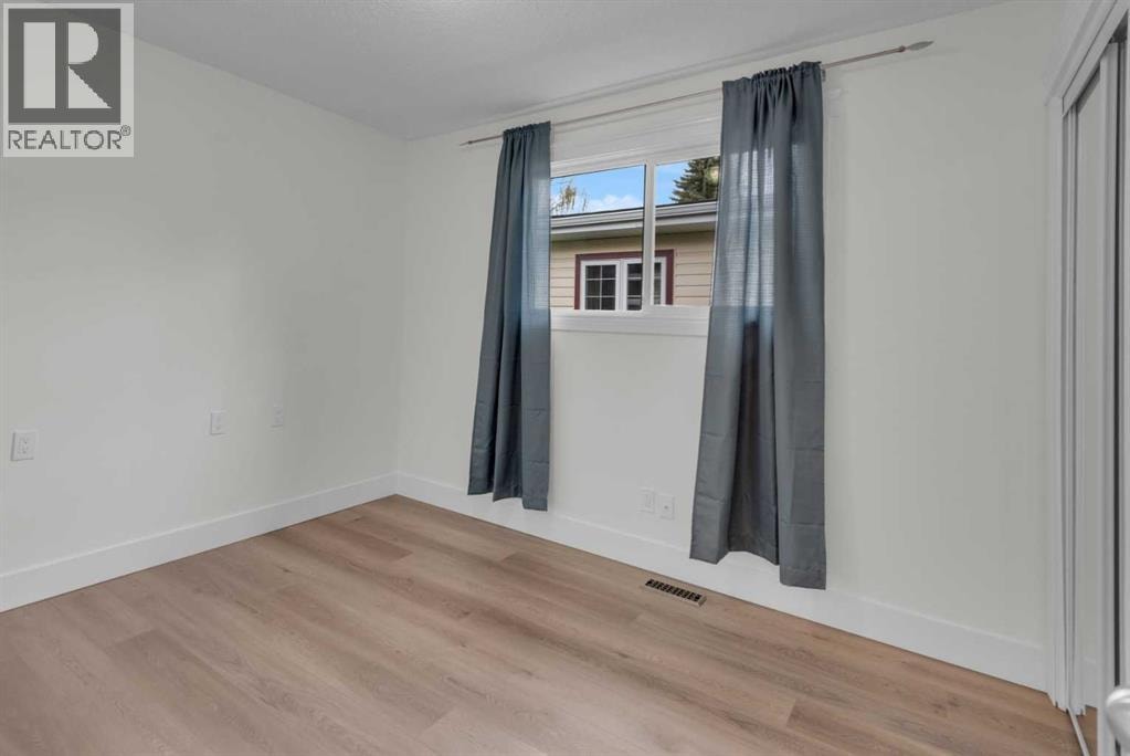 660 Queen Charlotte Drive SE — photo 17