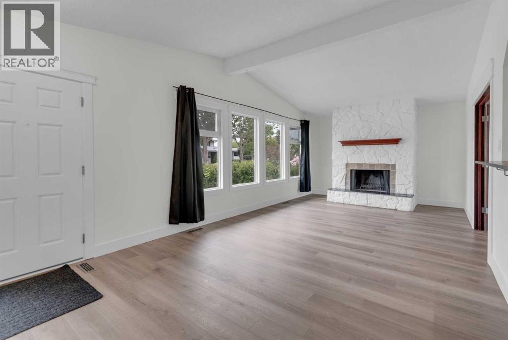 660 Queen Charlotte Drive SE — photo 3