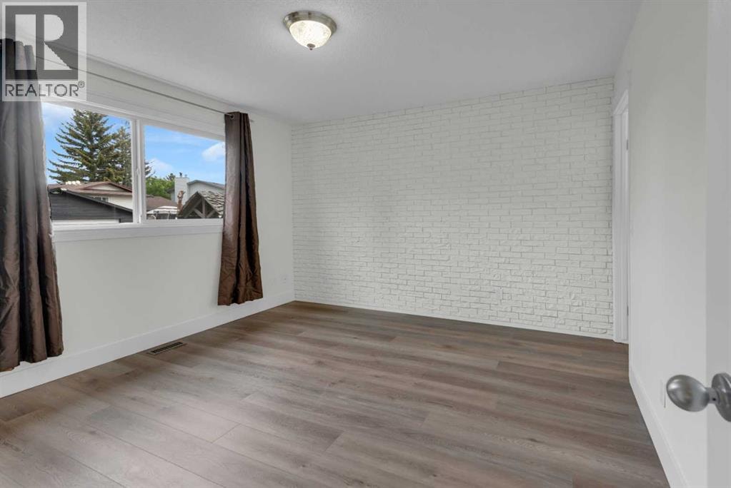 660 Queen Charlotte Drive SE — photo 13