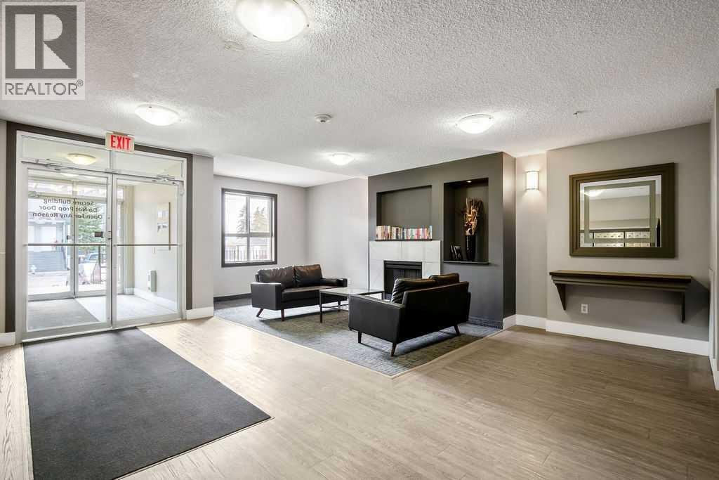 4301, 73 Erin Woods Court SE — photo 3