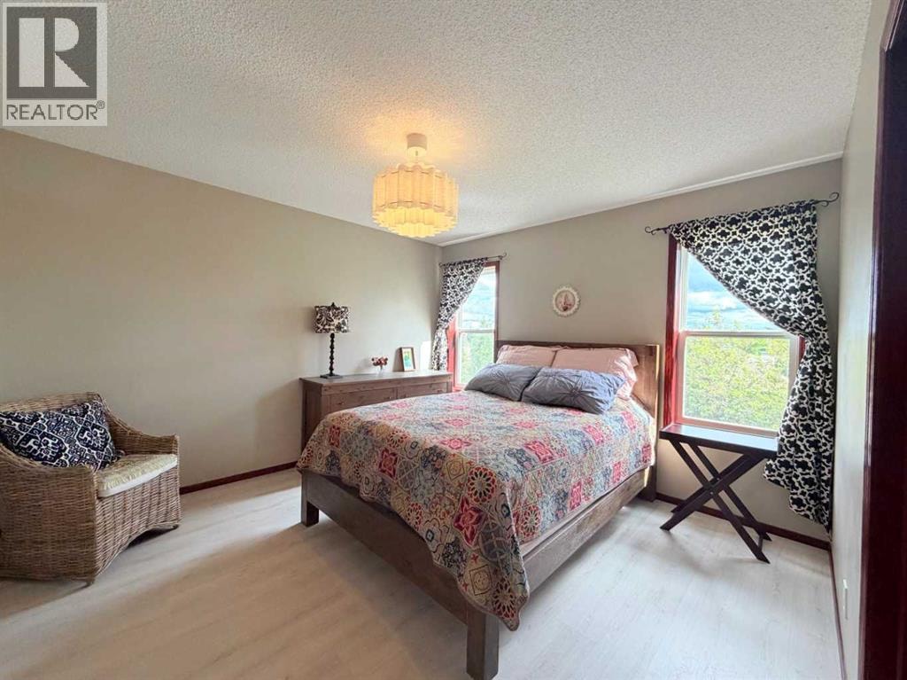 132 Somercrest Close SW — photo 13