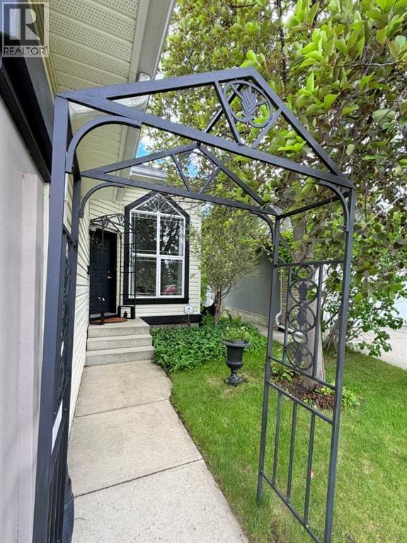 132 Somercrest Close SW — photo 3