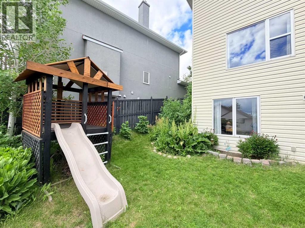 132 Somercrest Close SW — photo 4