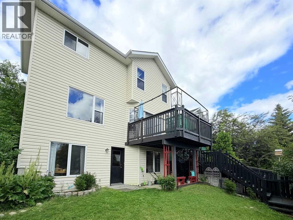 132 Somercrest Close SW — photo 1