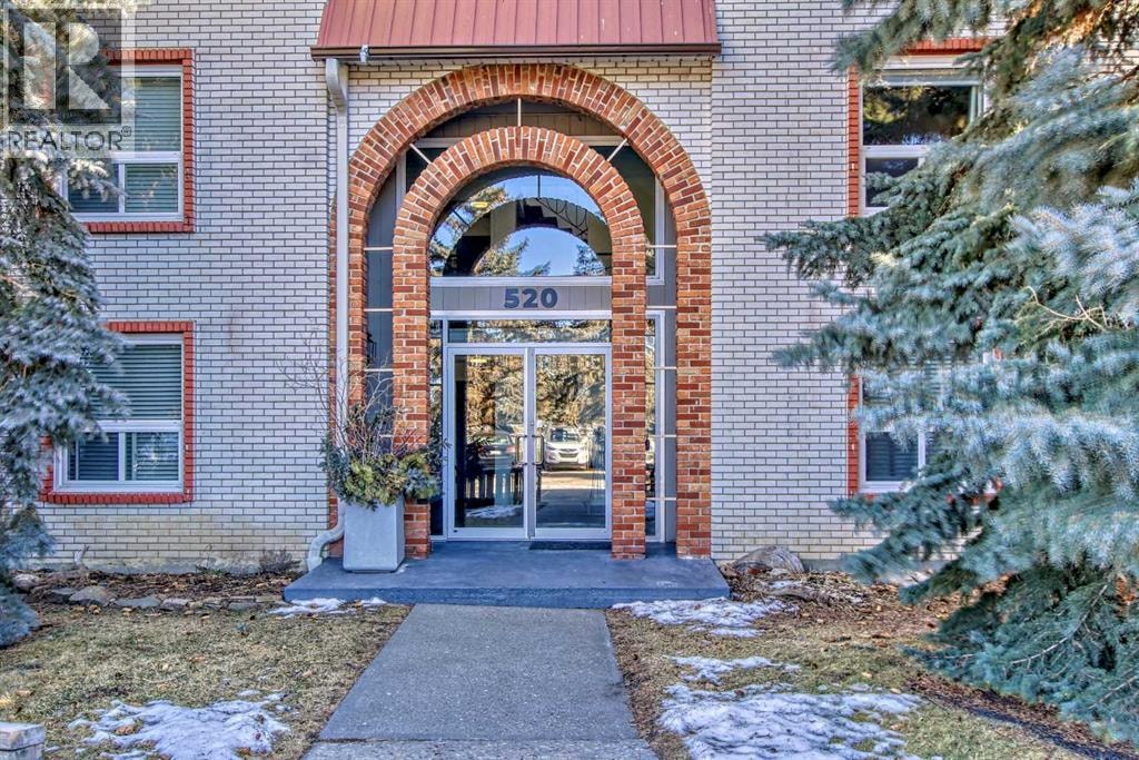 202, 520 Cedar Crescent SW — photo 4