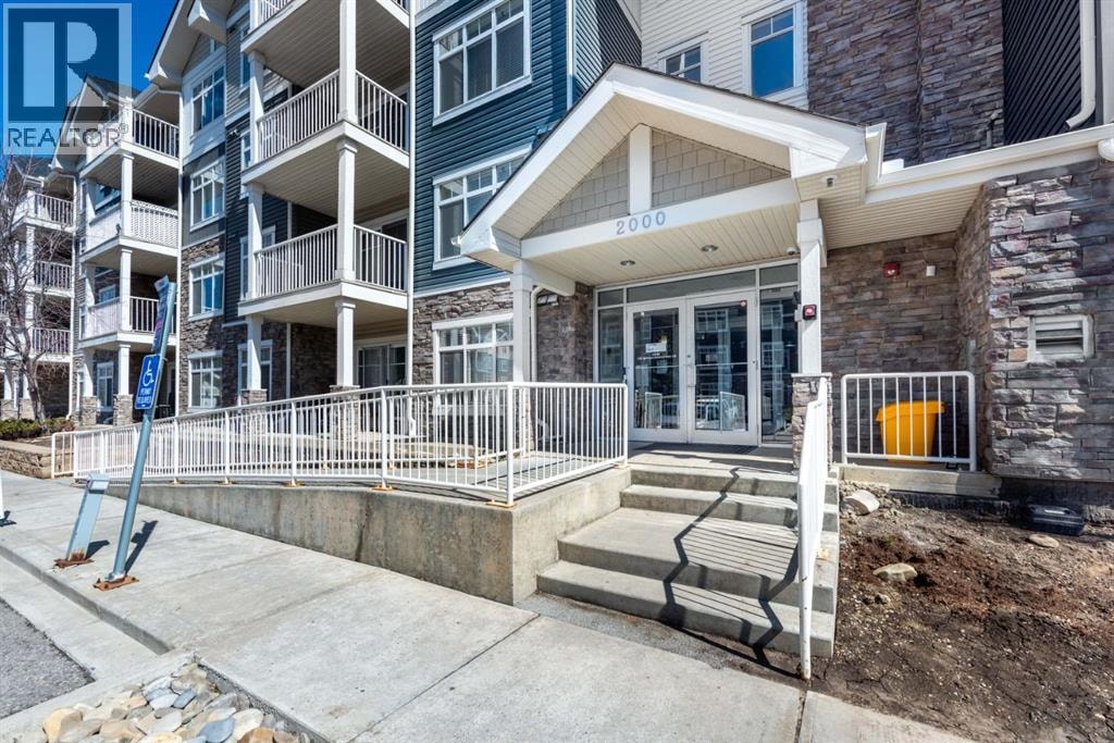 2207, 155 Skyview Ranch Way NE — photo 2