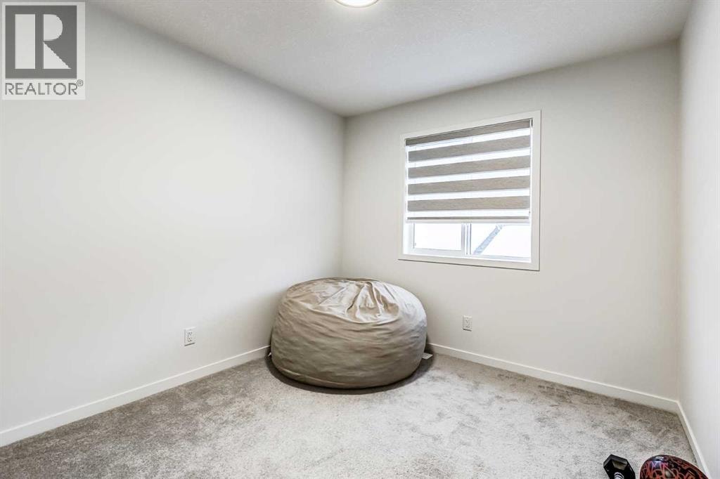 184 Rowmont Boulevard NW — photo 31