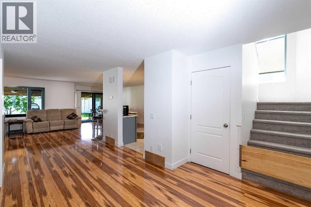 270 Somerside Park SW — photo 4