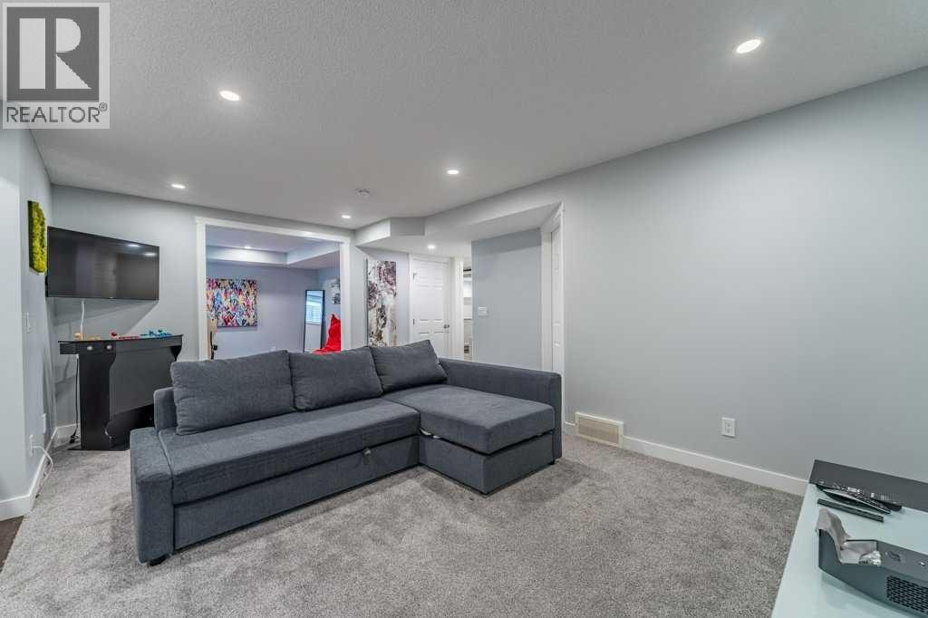 15 Windwood Grove SW — photo 45