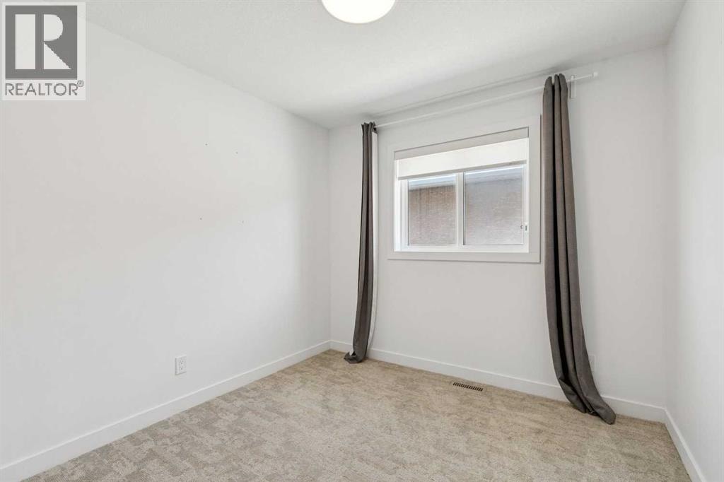 1927 42 Street NW — photo 23