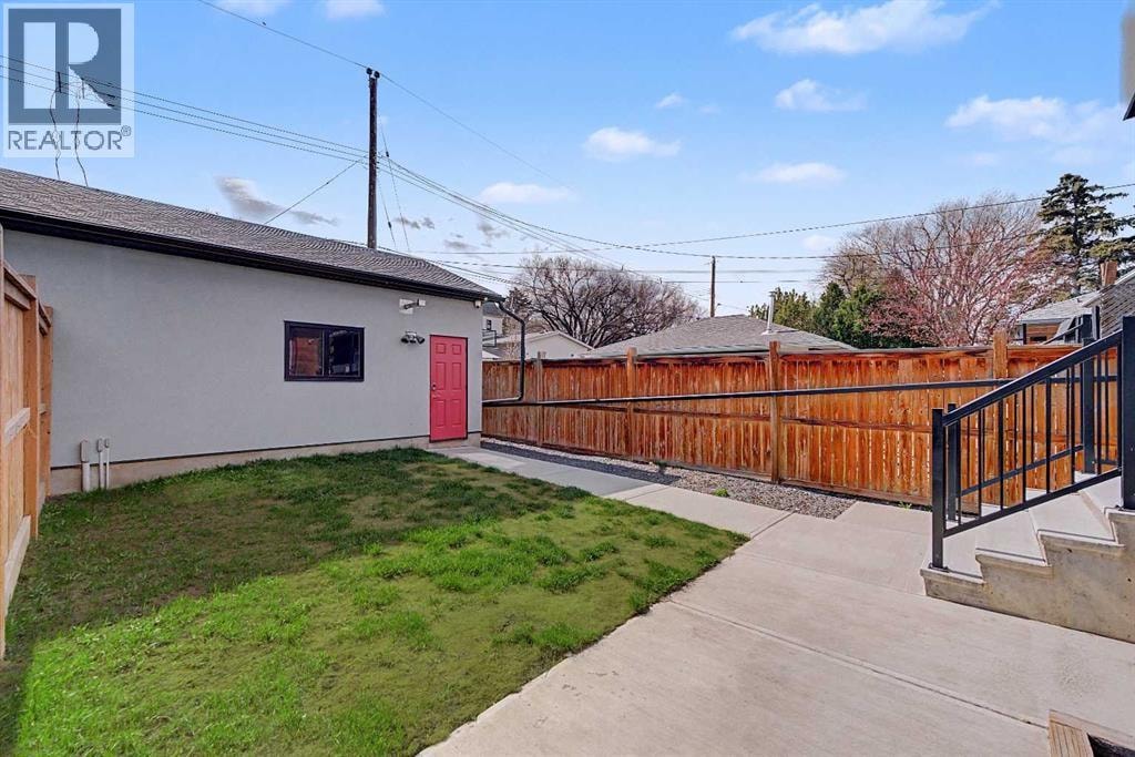 935 Regal Crescent NE — photo 19