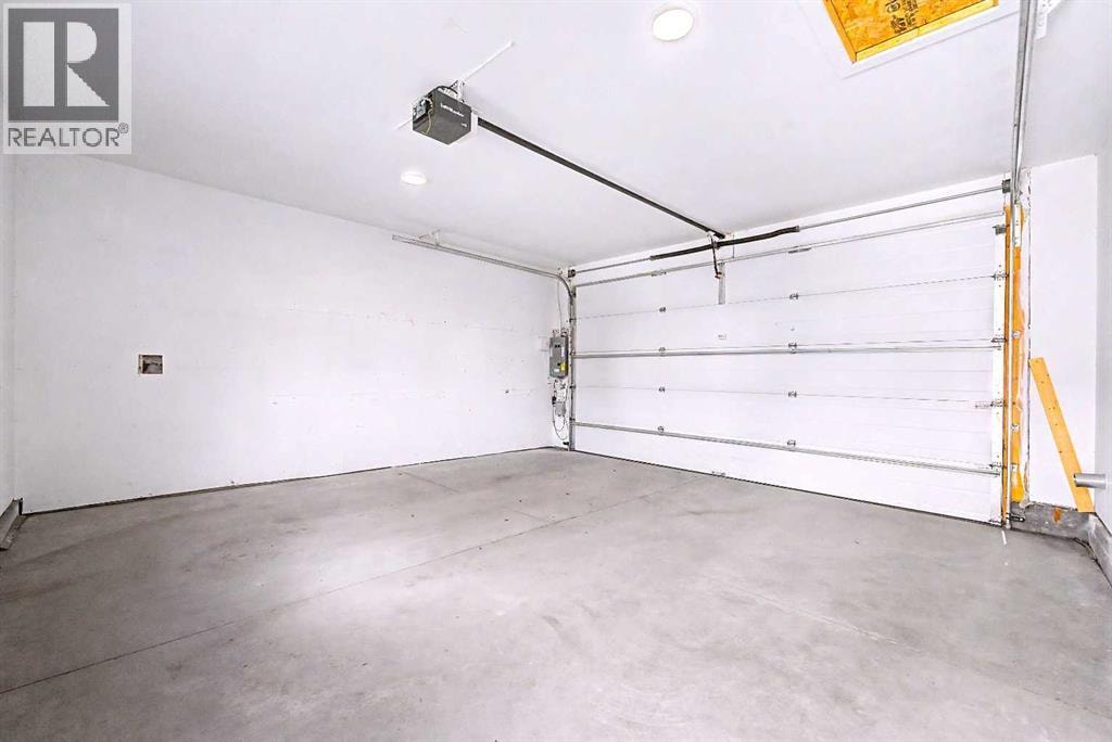935 Regal Crescent NE — photo 47