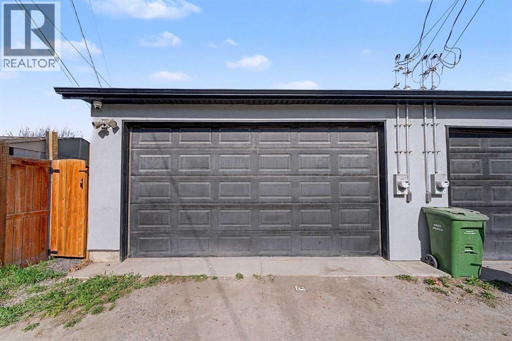 935 Regal Crescent NE — photo 48