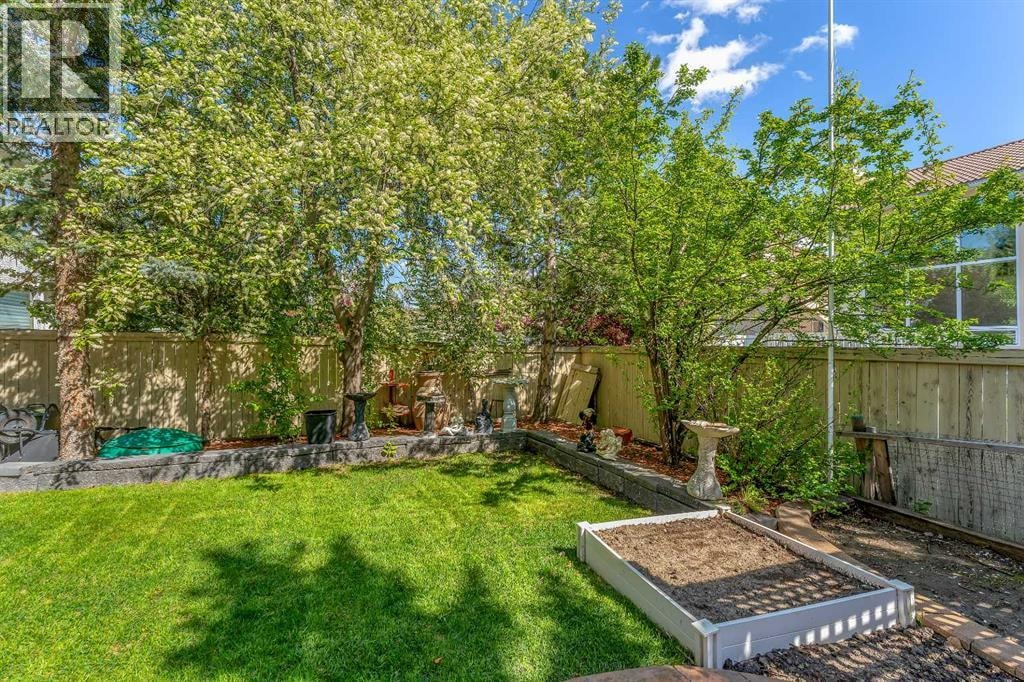 33 Edgevalley Way NW — photo 6
