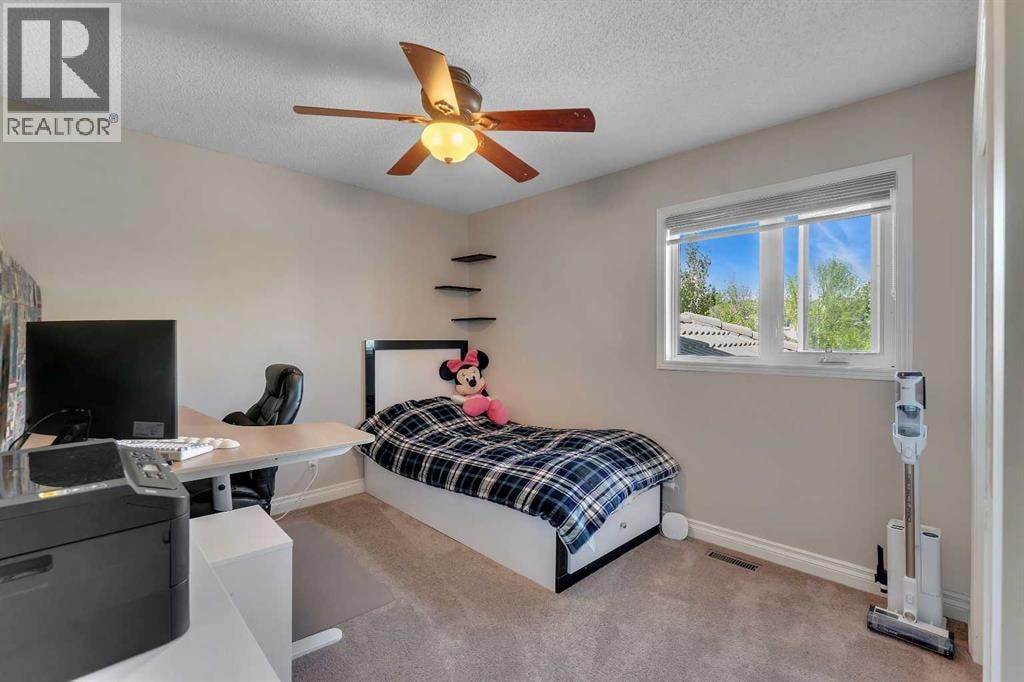 33 Edgevalley Way NW — photo 42