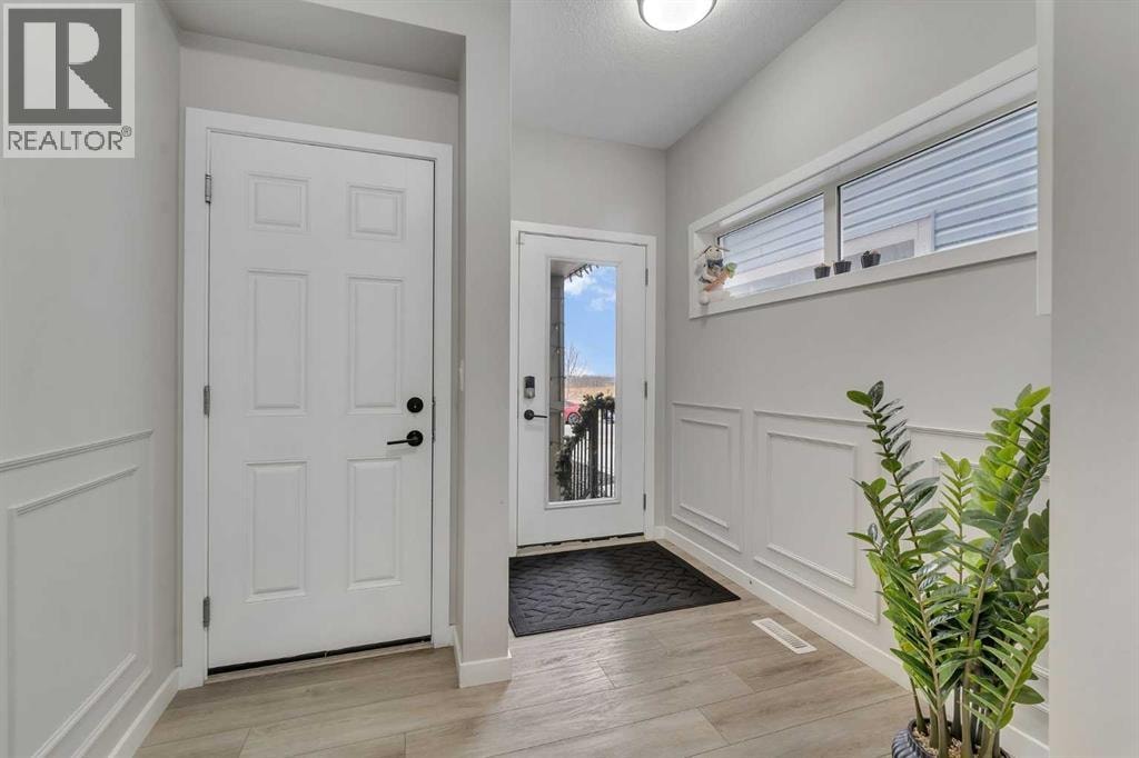 341 Walcrest View SE — photo 4