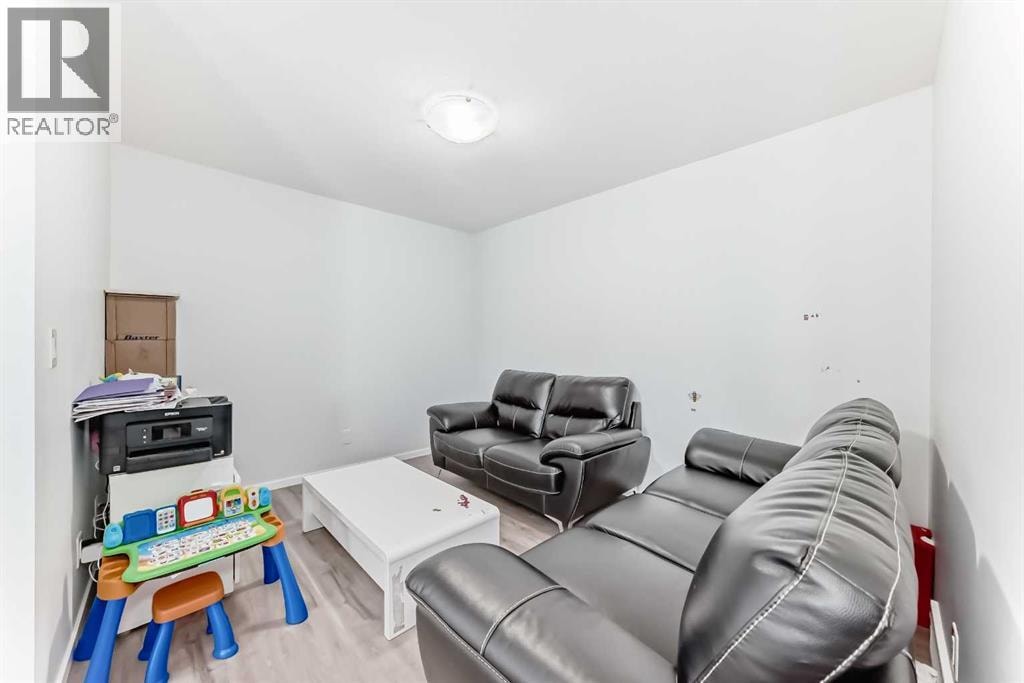 181 Yorkville Boulevard SW — photo 16