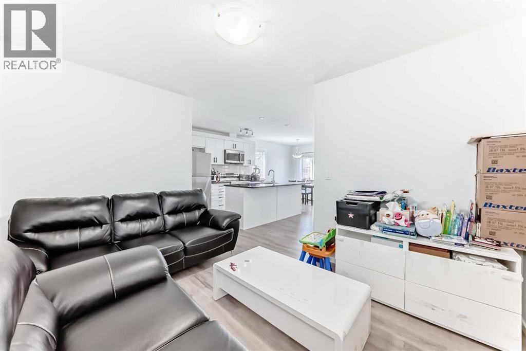 181 Yorkville Boulevard SW — photo 17