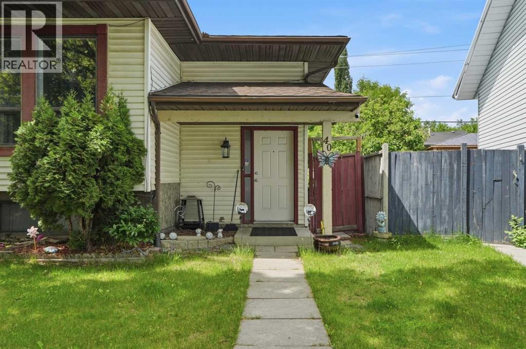 40 McKerrell Close SE — photo 2