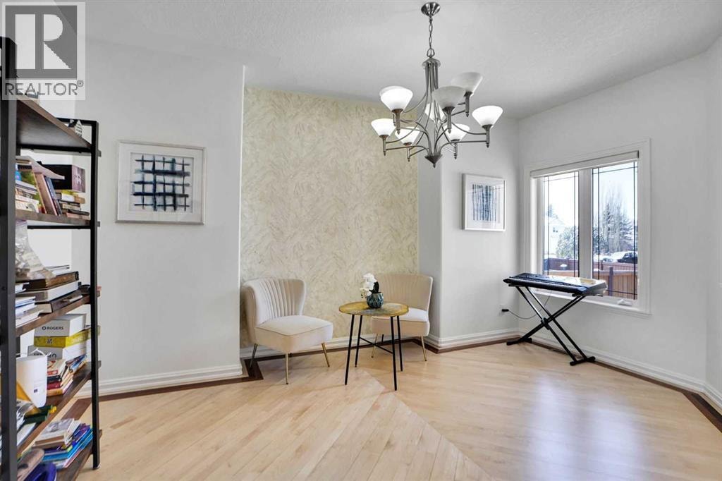 6 Strathridge Way SW — photo 9
