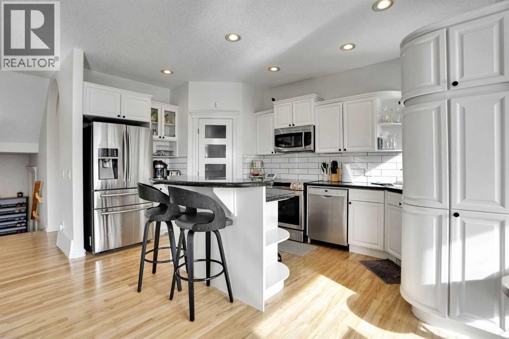 6 Strathridge Way SW — photo 17