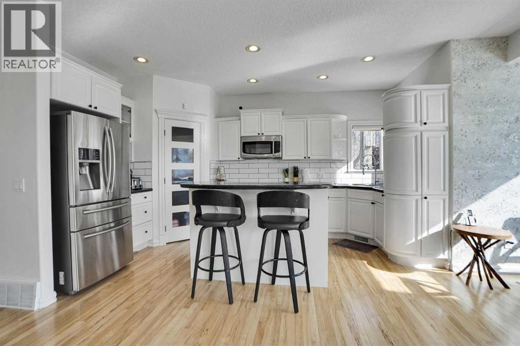 6 Strathridge Way SW — photo 16