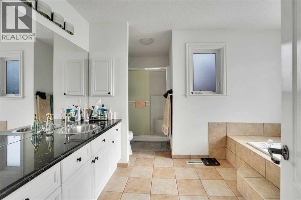 6 Strathridge Way SW — photo 32