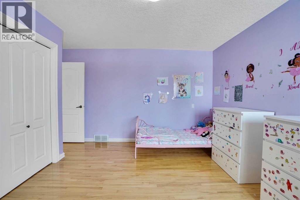 6 Strathridge Way SW — photo 35
