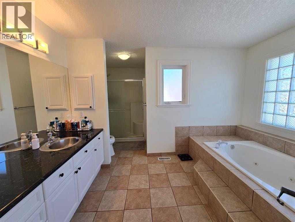 6 Strathridge Way SW — photo 33