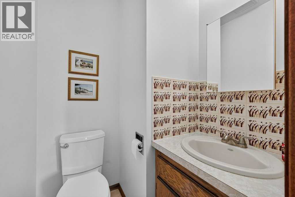 2319 5 Avenue NW — photo 28