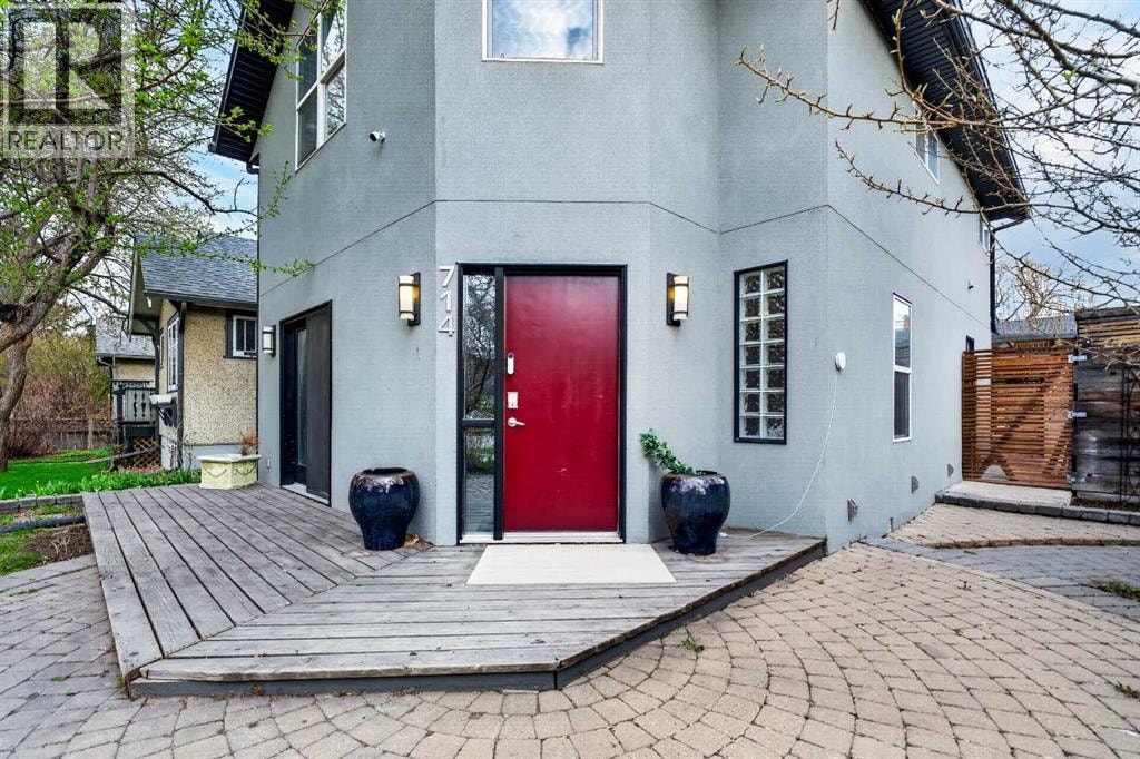 714 7 Avenue NE — photo 3