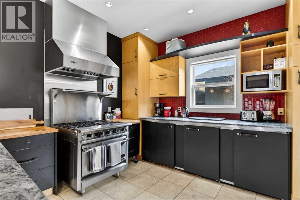 714 7 Avenue NE — photo 12