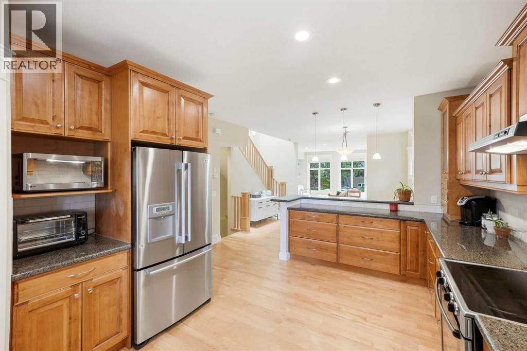 612 19 Avenue NW — photo 11