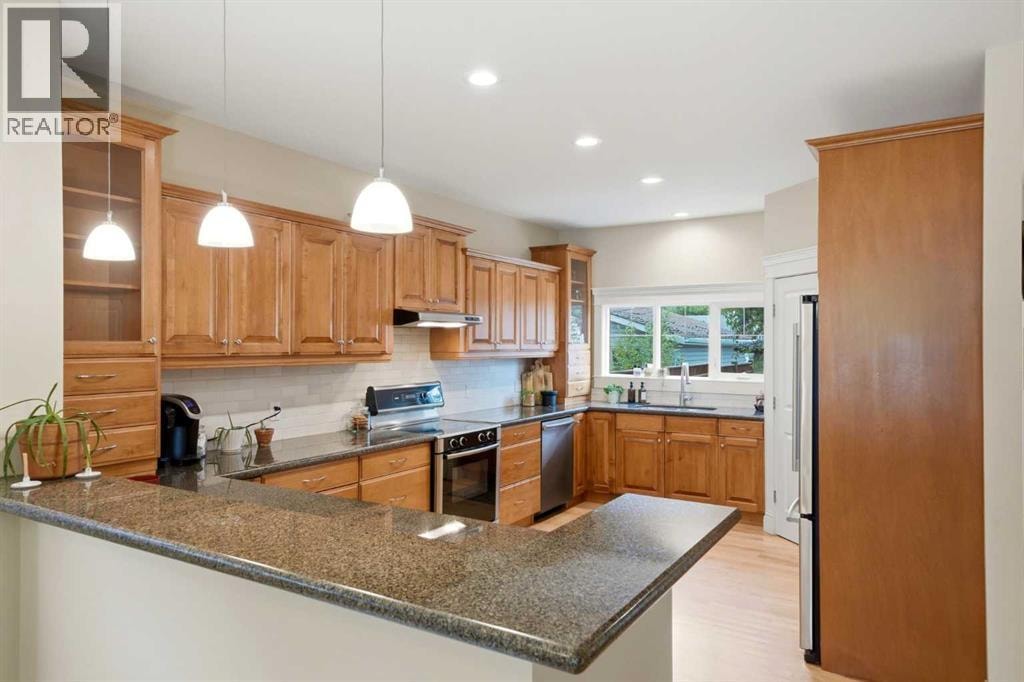 612 19 Avenue NW — photo 9