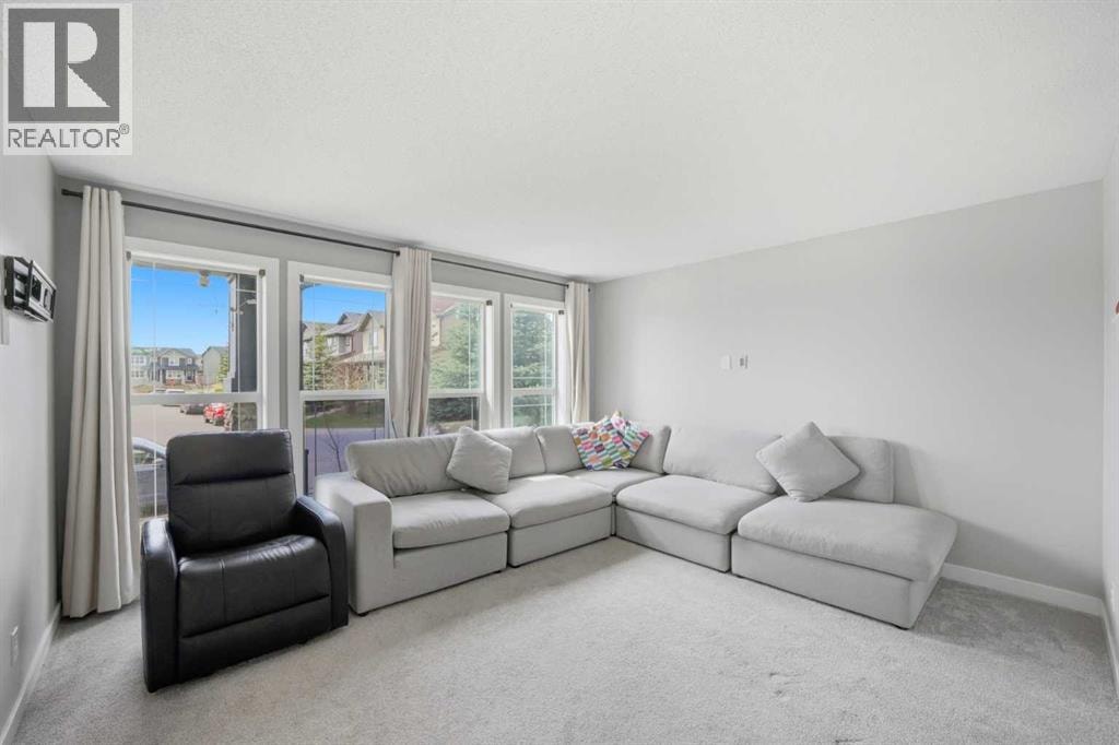 39 Panora Square NW — photo 8