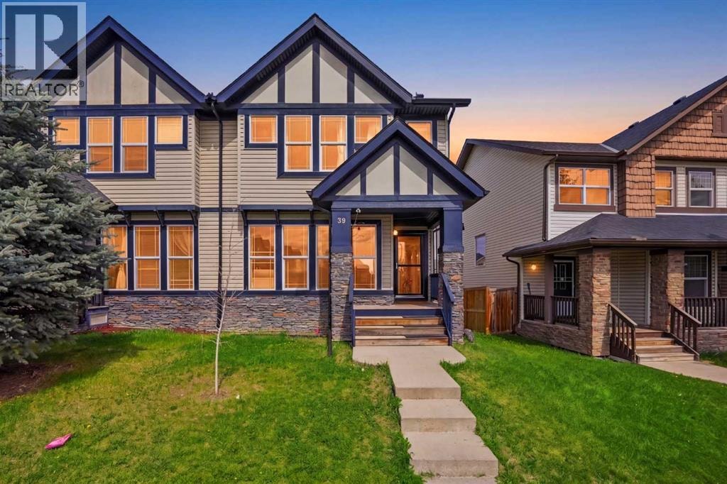 39 Panora Square NW — photo 1