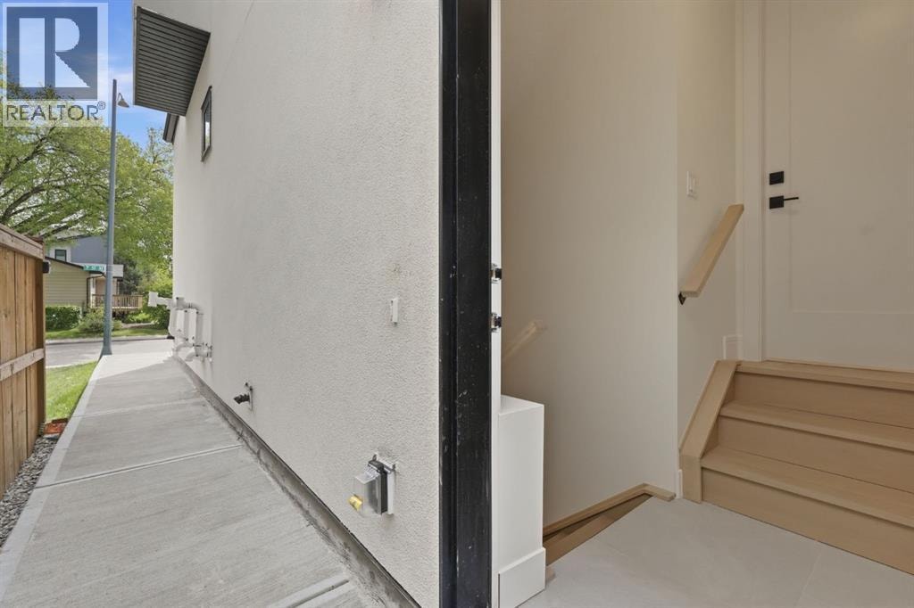 2105B 7 Street NE — photo 36