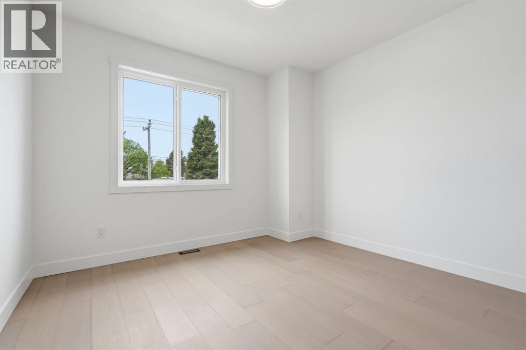 2105B 7 Street NE — photo 29