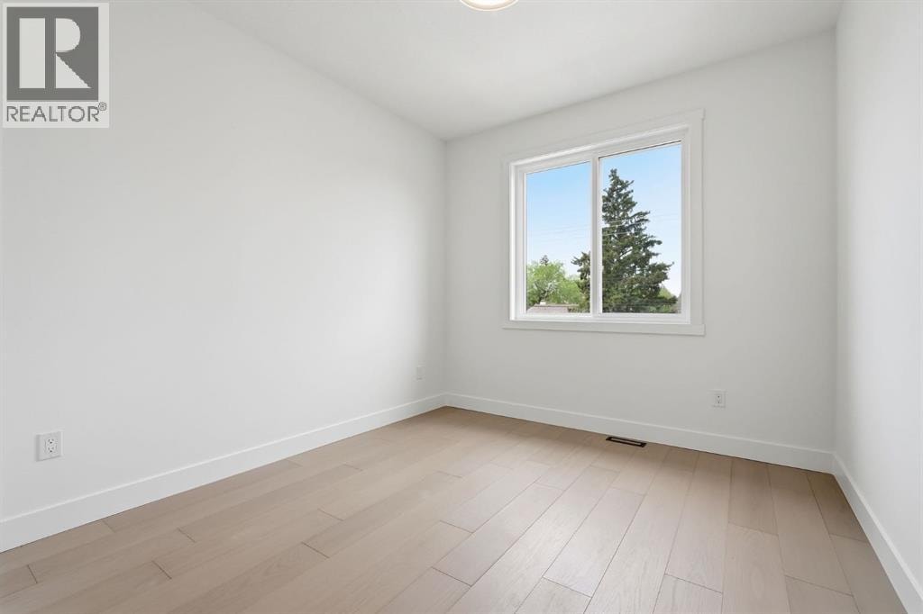 2105B 7 Street NE — photo 27