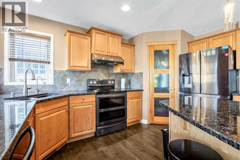 123 Cranwell Close SE — photo 9