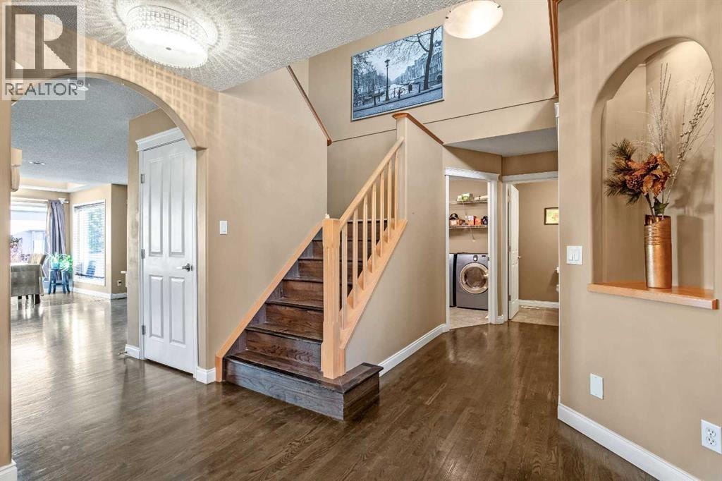 123 Cranwell Close SE — photo 3