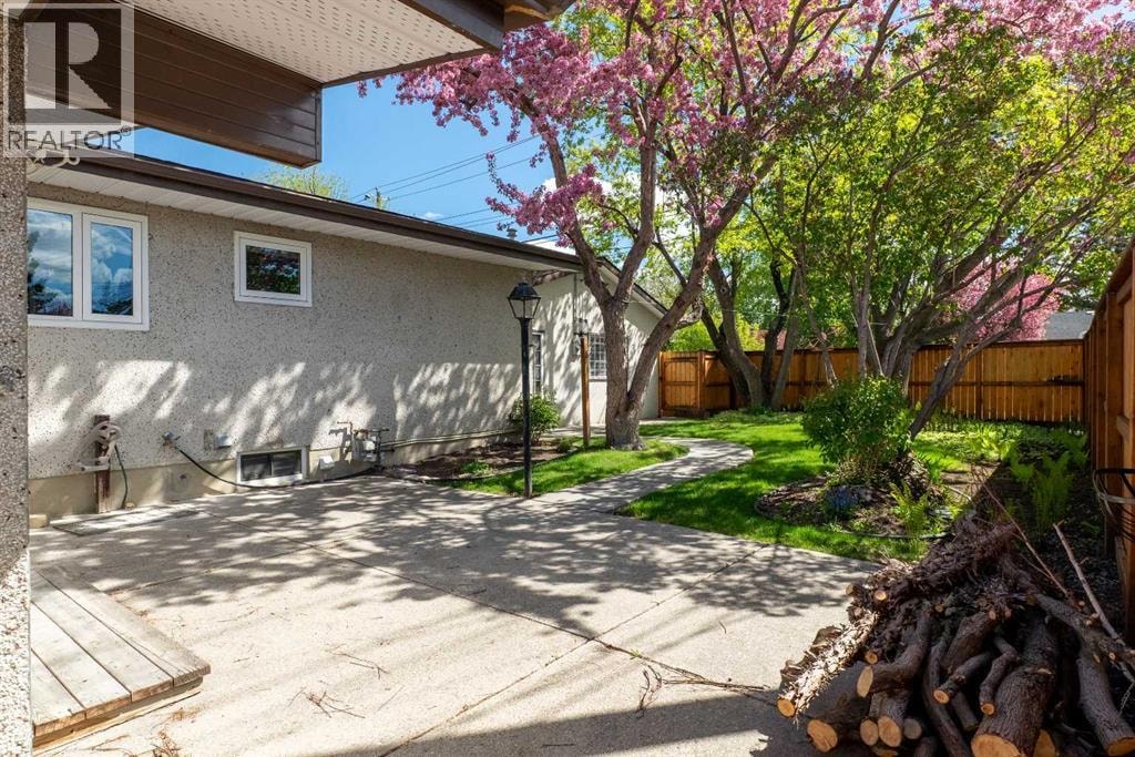 332 Wascana Crescent SE — photo 37