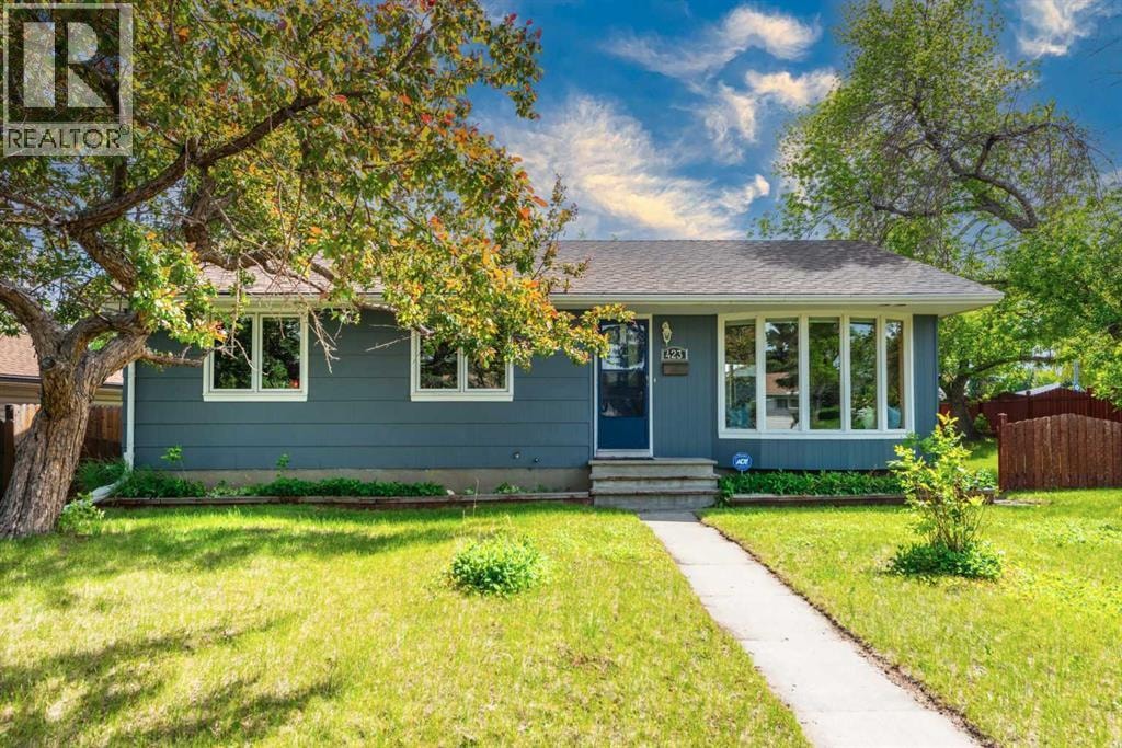423 Spyhill Road NW — photo 1